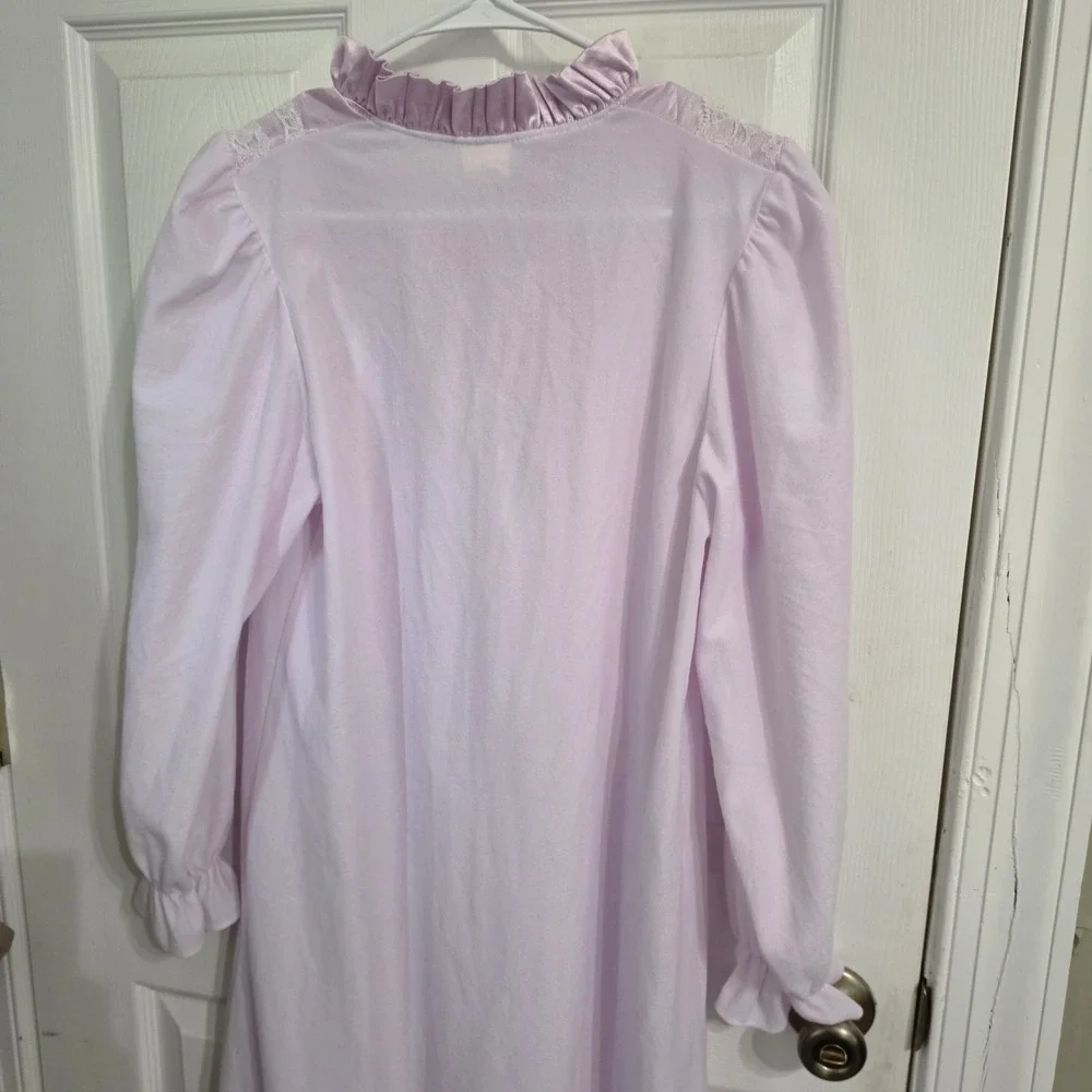 Vintage Gullian & O Malley Medium Long‎ Sleeve Nylon Lace Nightgown Cuddly Soft